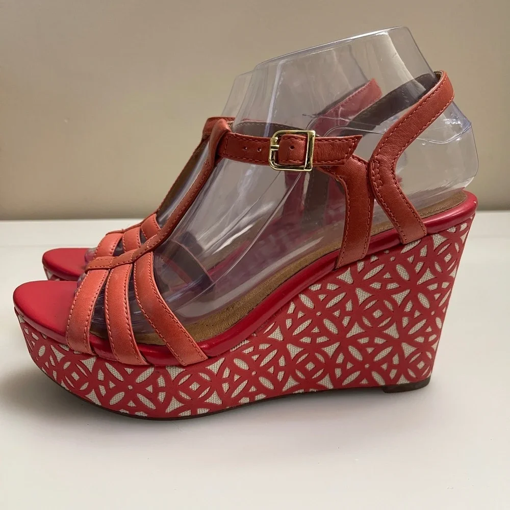 Clarks Wedge Sandals Size 7.5 Amelia Castle Coral Artisan Leather Platform Heels
